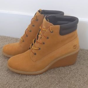 Size 8 Women's Timberland Booties (with cleaning kit)
